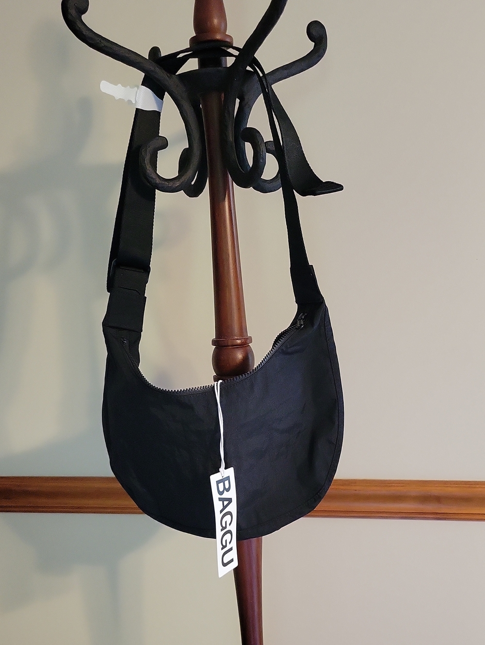 BAGGU Medium Nylon Crescent Bag Black Crossbody Shoulder Bag